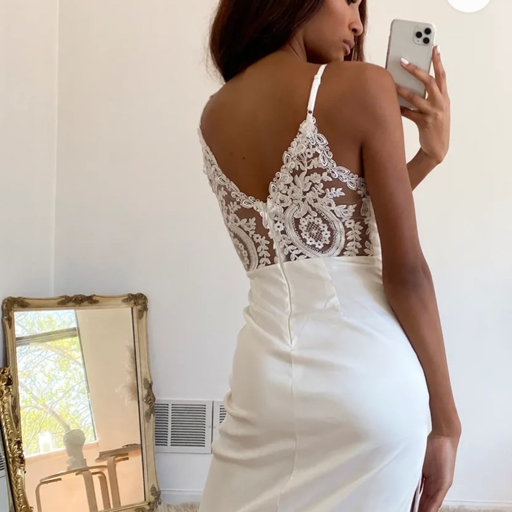 LULUs stunning sight white embroidered lace satin midi dress- NEW WITH TAGS